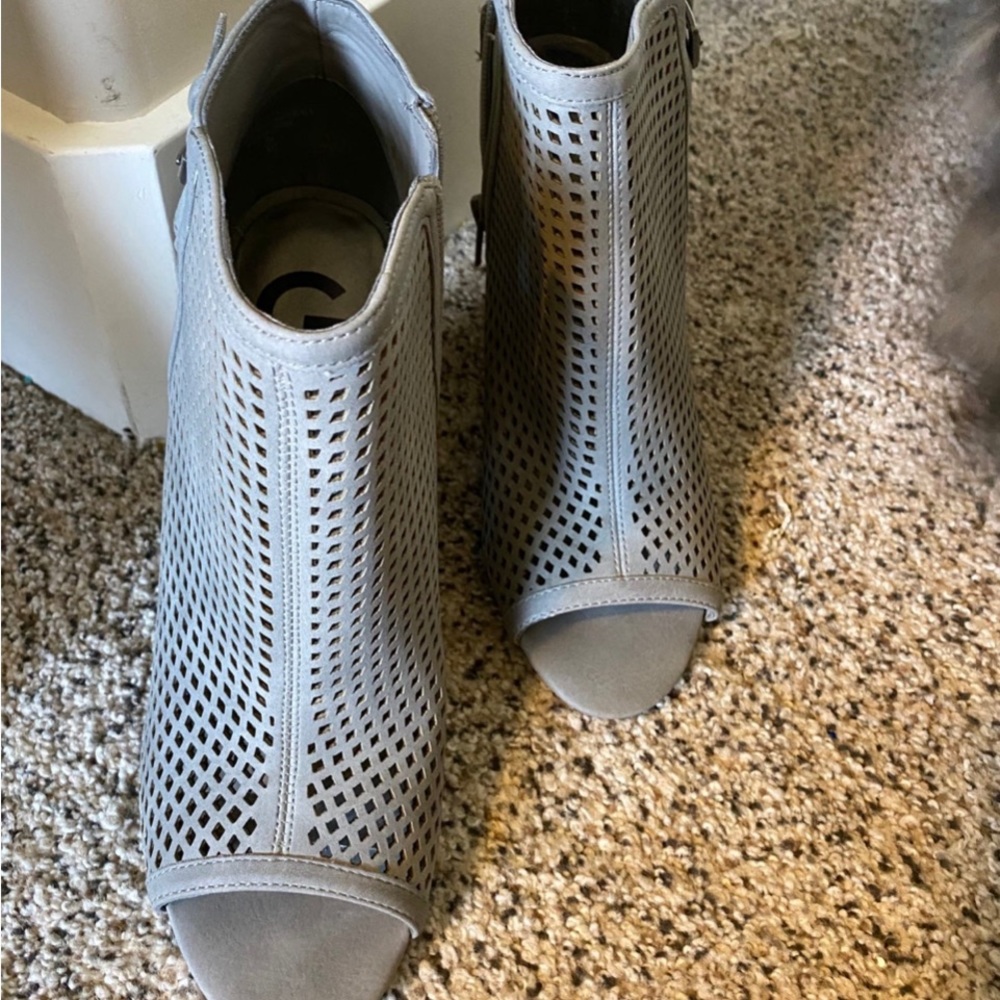 Guess brand new heels size 8